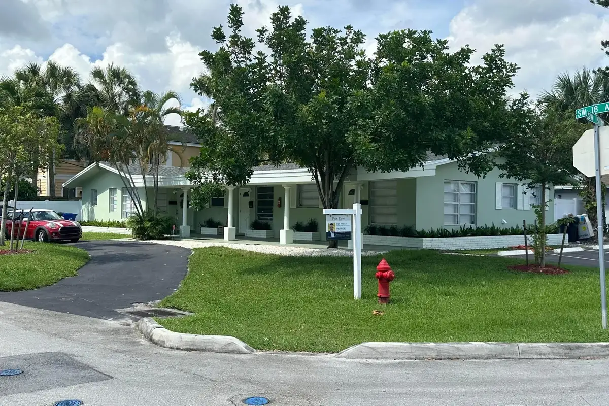 425 SW 18th Ave, Fort Lauderdale: photo 1 of 7