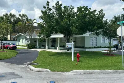 425 SW 18th Ave, Fort Lauderdale: photo 1 of 7