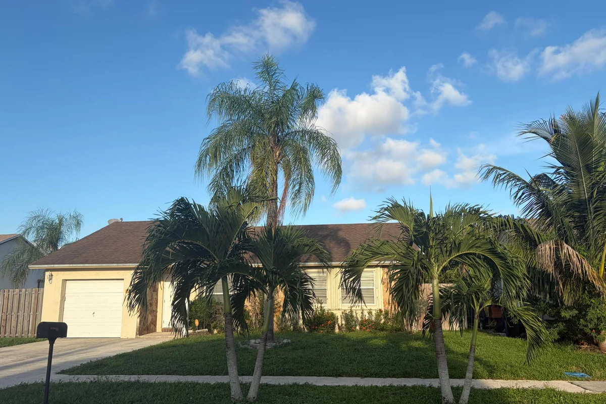 1905 SW 86th Ave, North Lauderdale: photo 1 of 27