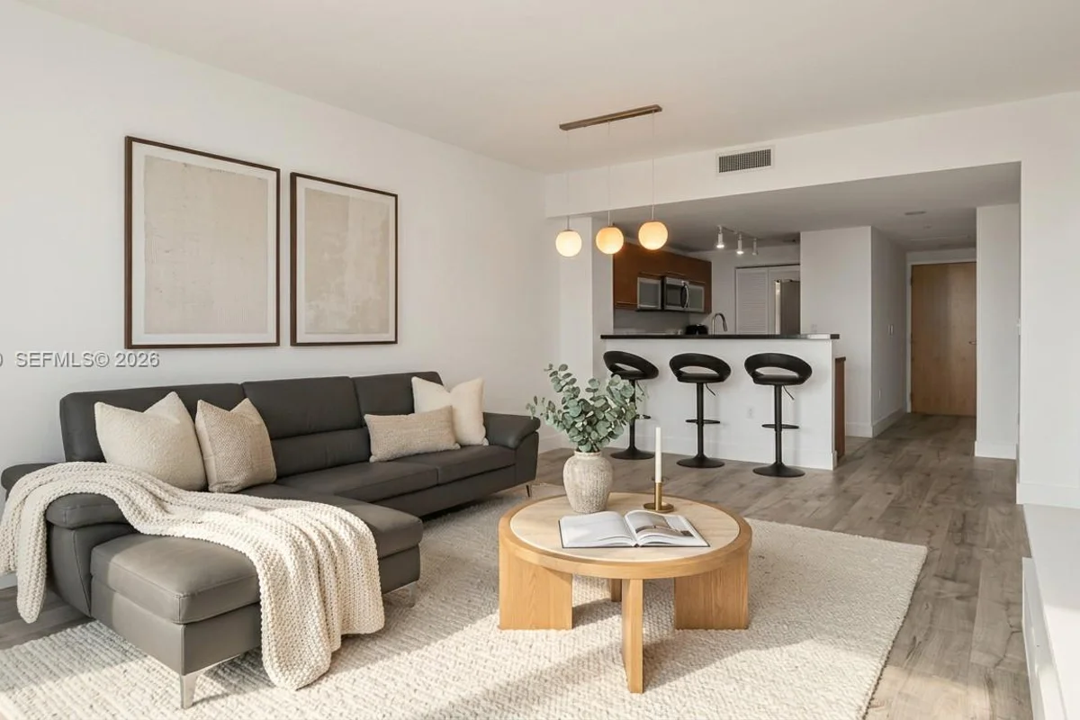 253 NE 2nd St #2104, Miami: photo 1 of 21