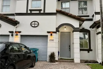 7796 NW 114th Pl, Doral: photo 1 of 24