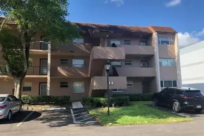 8350 Sands Point Blvd #E310, Tamarac: photo 1 of 20