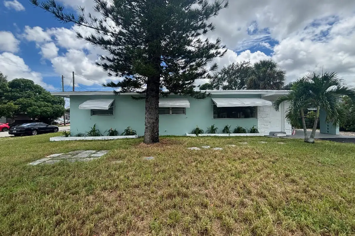 1700 NW 5th St, Fort Lauderdale: photo 1 of 15