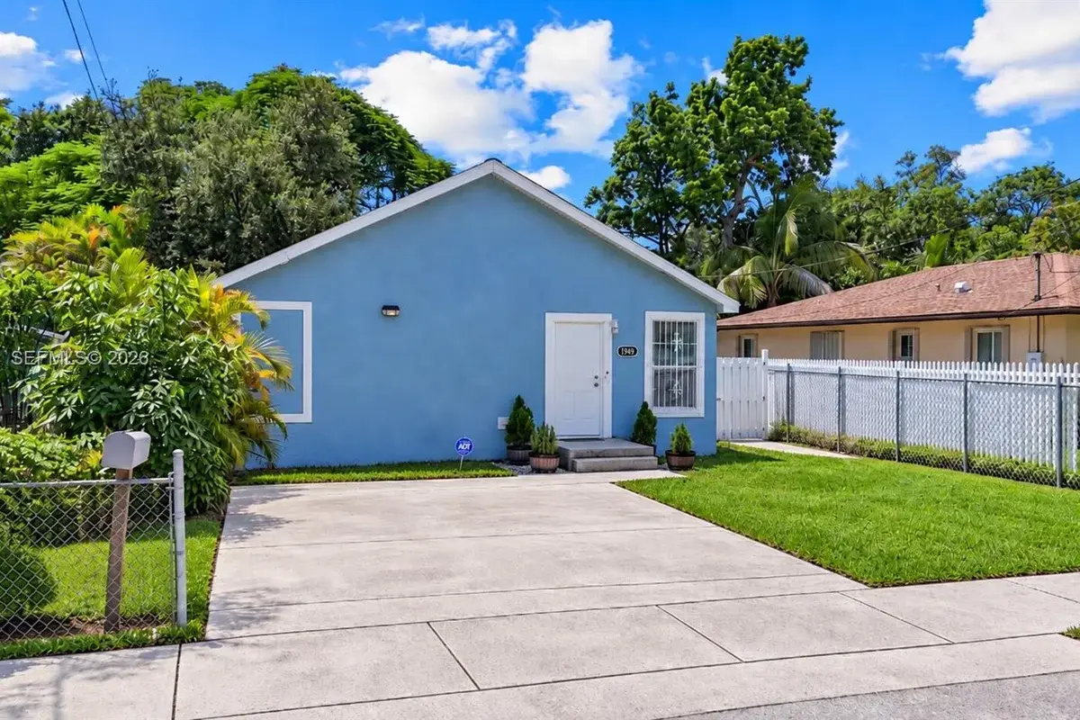 1958 NW 59th St, Miami: photo 1 of 20