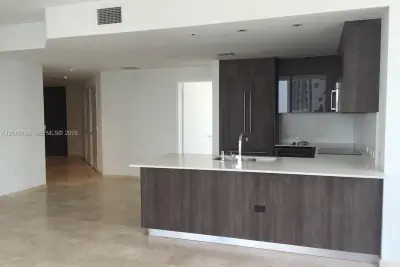 68 SE 6th St #2202, Miami: photo 1 of 18