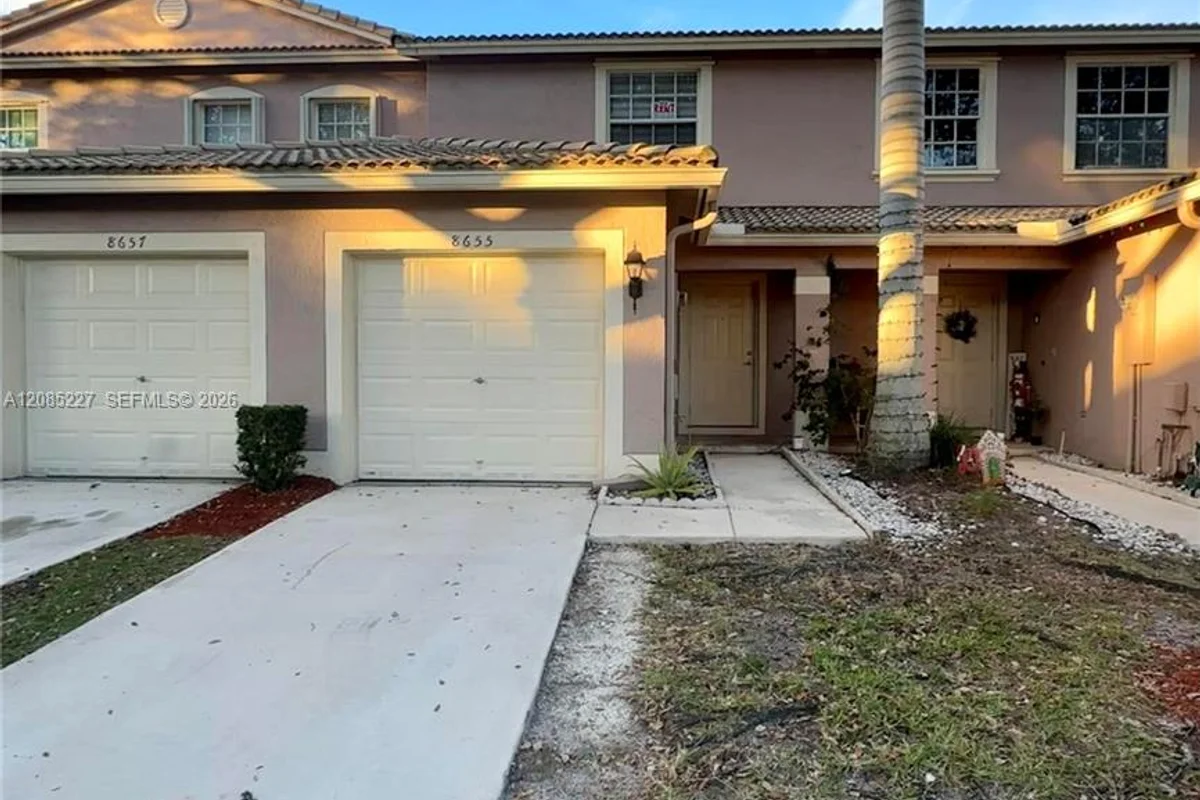 8655 N Southgate Shores Cir, Tamarac: photo 1 of 12