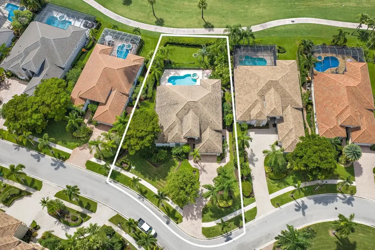 9054 Lakes Blvd, West Palm Beach: photo 1 of 57