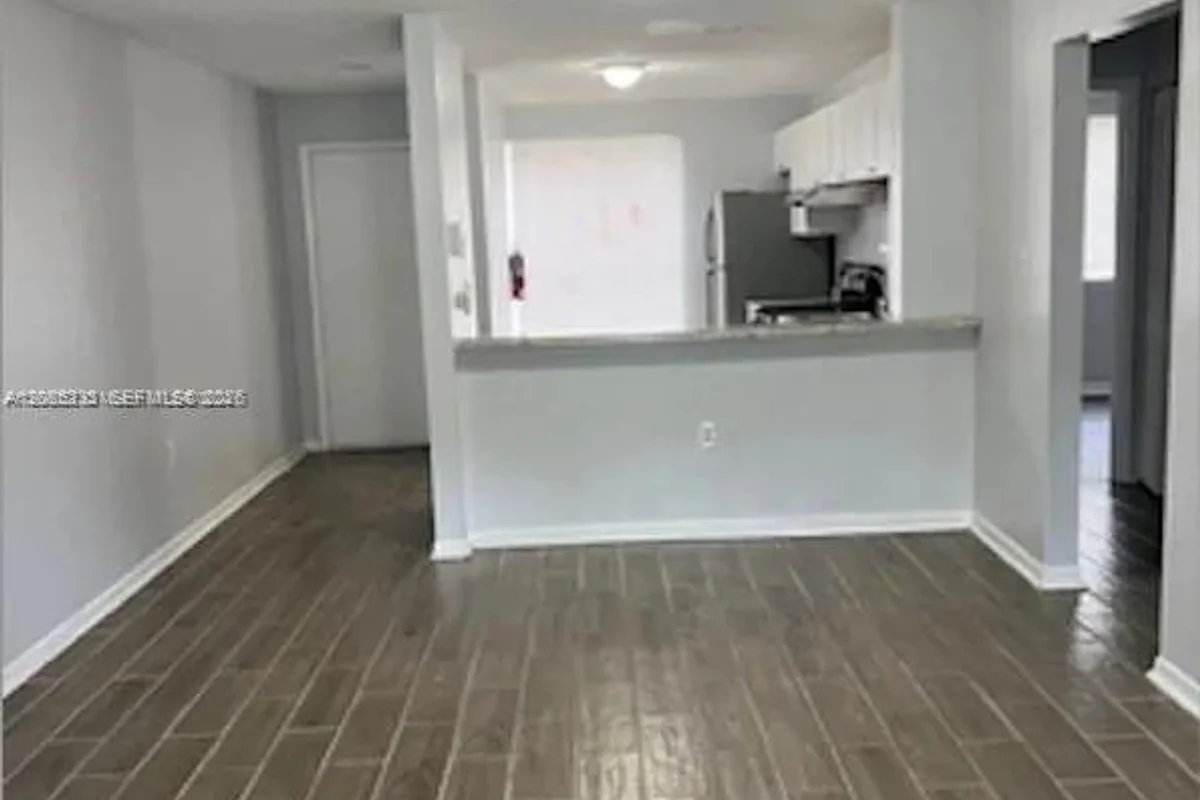 8033 SW 21st Ct, Miramar: photo 1 of 13