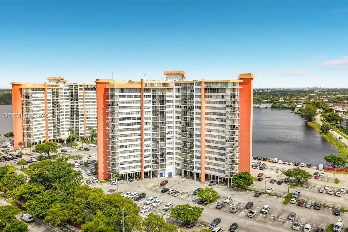 1351 NE Miami Gardens Dr #1414E, Miami: photo 1 of 32
