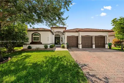2133 SW 118th Ave, Miramar: photo 1 of 39