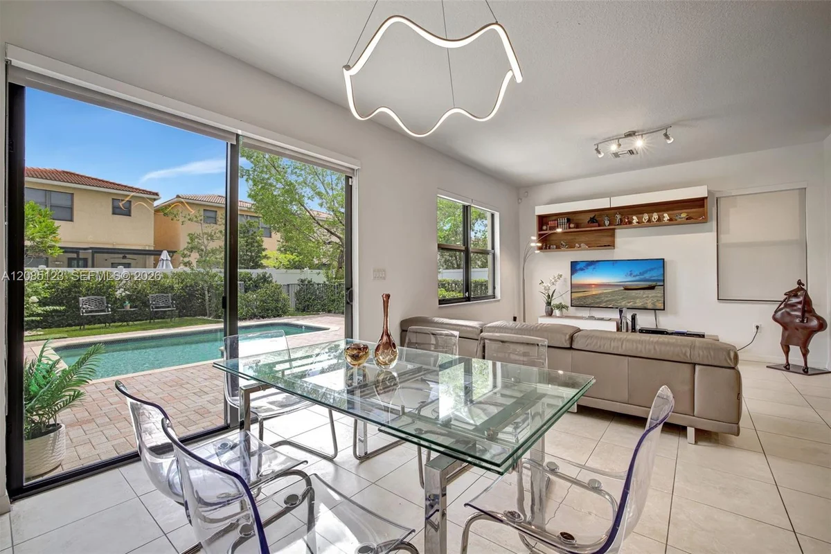 657 NE 191st St, Miami: photo 1 of 48
