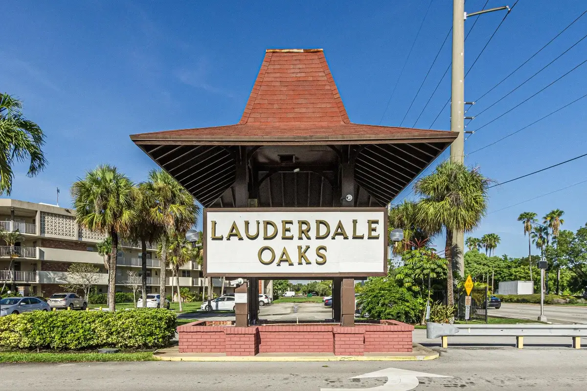 3090 NW 46th Ave, Lauderdale Lakes: photo 1 of 26