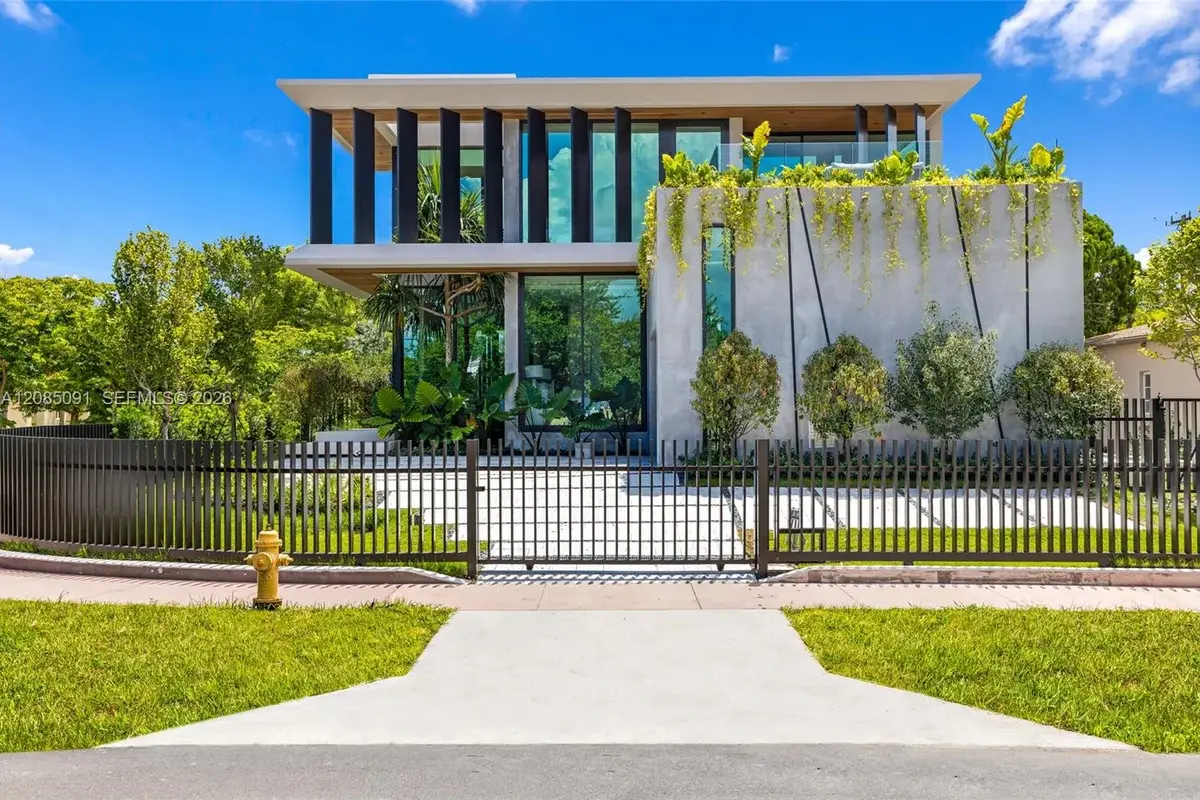 4940 Cherokee Ave, Miami Beach: photo 1 of 80
