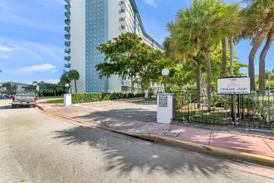 7441 Wayne #15I, Miami Beach: photo 1 of 47