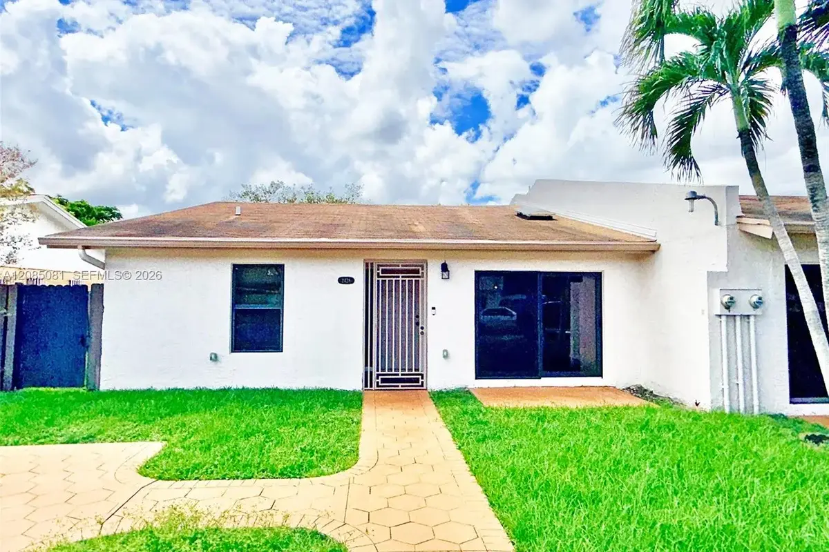 2428 SW 109th Ct, Miami: photo 1 of 26