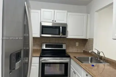 540 SE 2nd Ave #J3, Deerfield Beach: photo 1 of 8