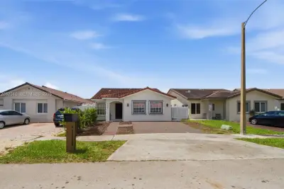 7330 W 30th Ave, Hialeah: photo 1 of 46