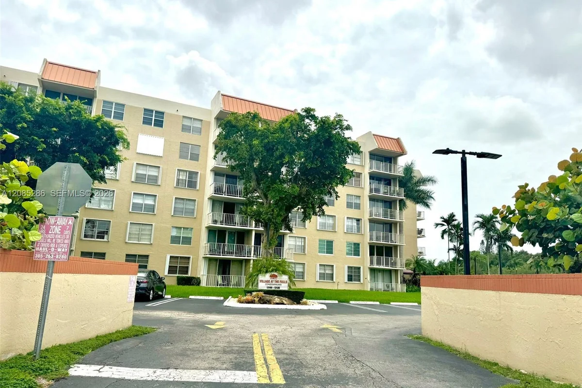 13120 SW 92nd Ave #B-121, Miami: photo 1 of 18