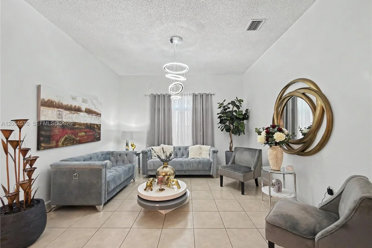 522 NE 20th Ave, Homestead: photo 1 of 15