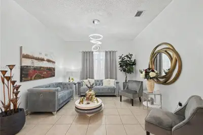 522 NE 20th Ave, Homestead: photo 1 of 15