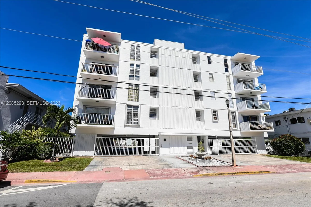 8305 Crespi Blvd #4D, Miami Beach: photo 1 of 24