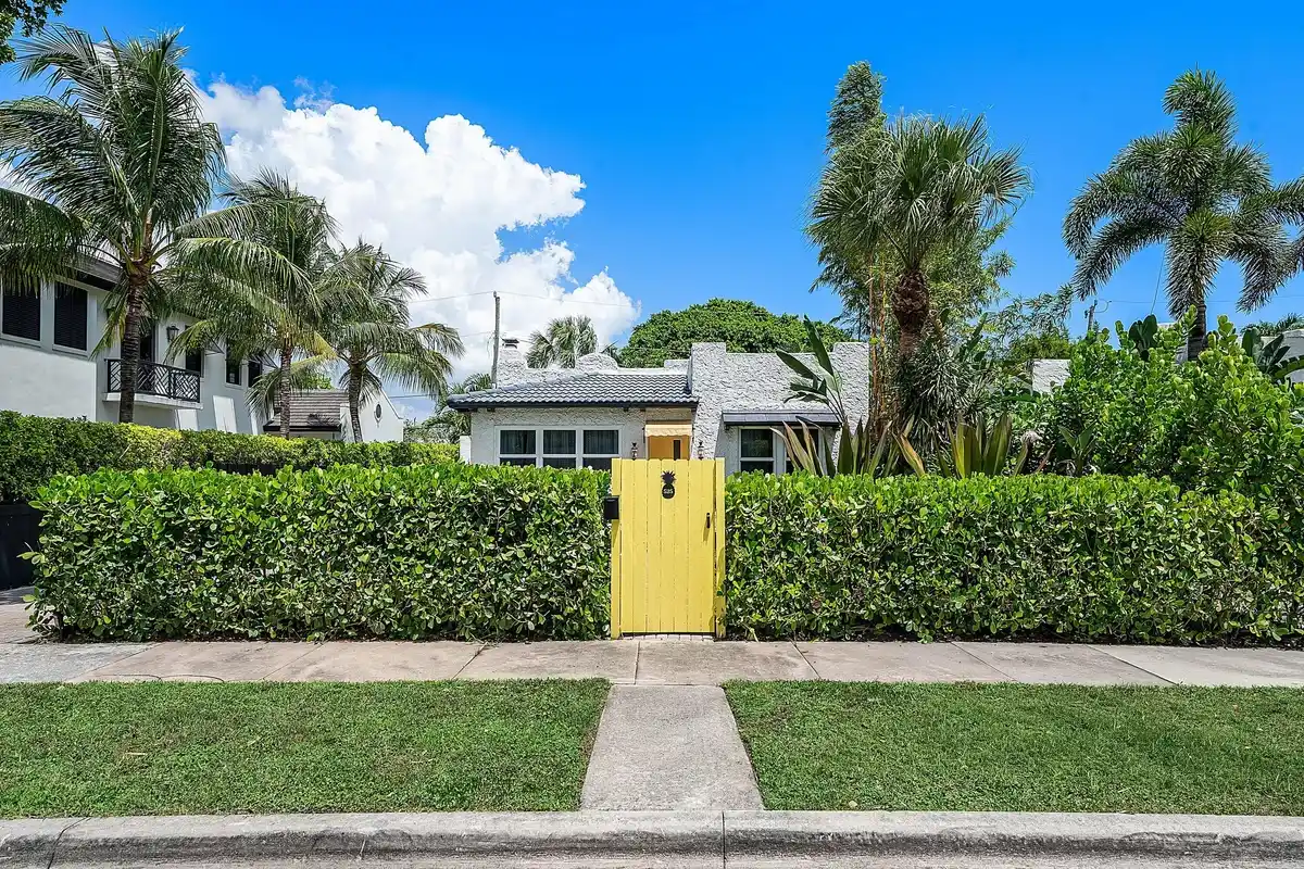 525 Westwood Rd, West Palm Beach: photo 1 of 37