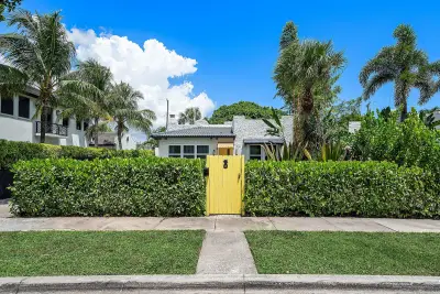 525 Westwood Rd, West Palm Beach: photo 1 of 37