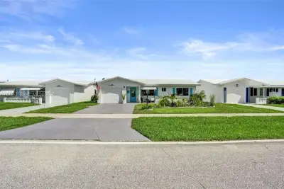 2083 SW 13th Ave, Boynton Beach: photo 1 of 99