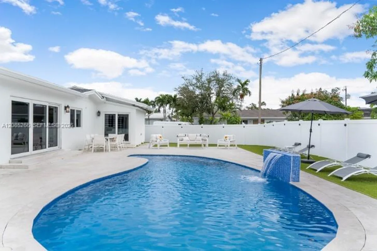 1950 NE 208th Ter, Miami: photo 1 of 70