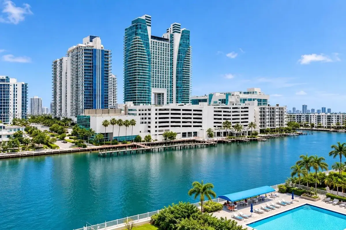 600 Parkview Dr #1018, Hallandale Beach: photo 1 of 11