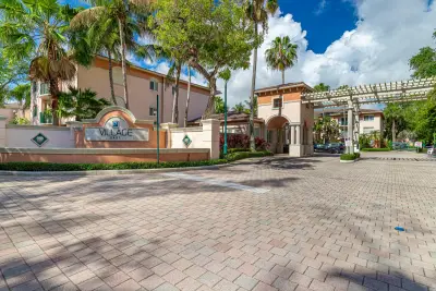 2009 SE 10th Ave #309, Fort Lauderdale: photo 1 of 39
