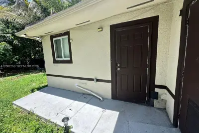 785 NW 96th St #2, Miami: photo 1 of 11
