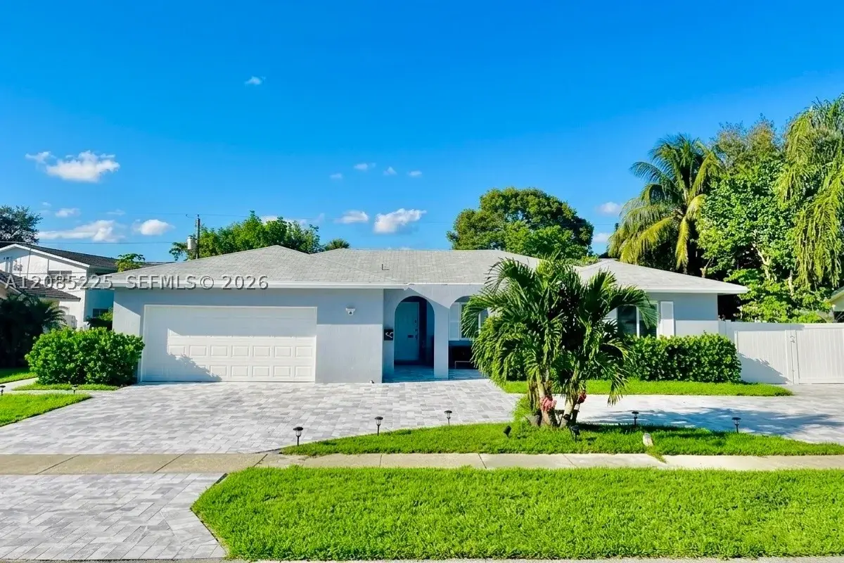 1545 NW 11th St, Boca Raton: photo 1 of 22