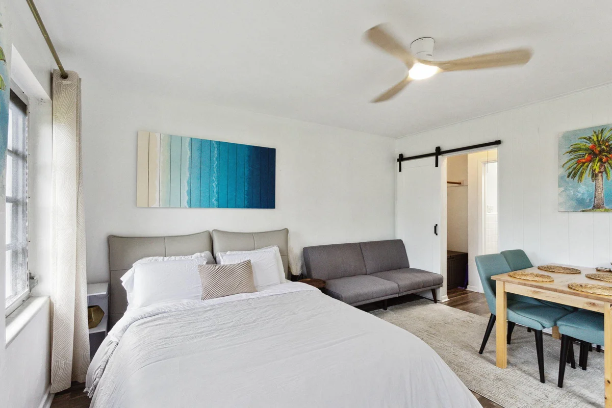 651 Oak St, Boynton Beach: photo 1 of 17