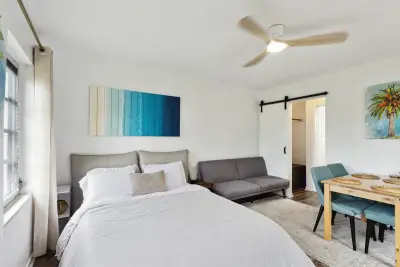 651 Oak St, Boynton Beach: photo 1 of 17