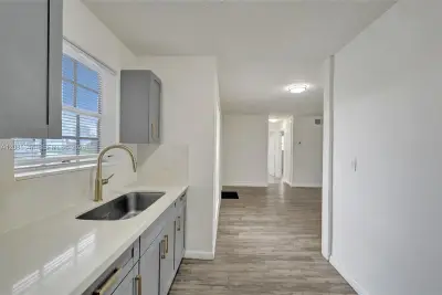 3751 NW 25th St, Lauderdale Lakes: photo 1 of 40