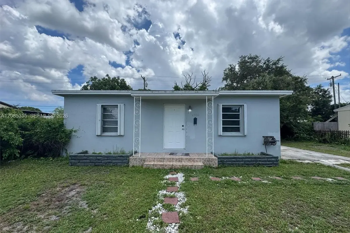 1320 NW 87th St, Miami: photo 1 of 11