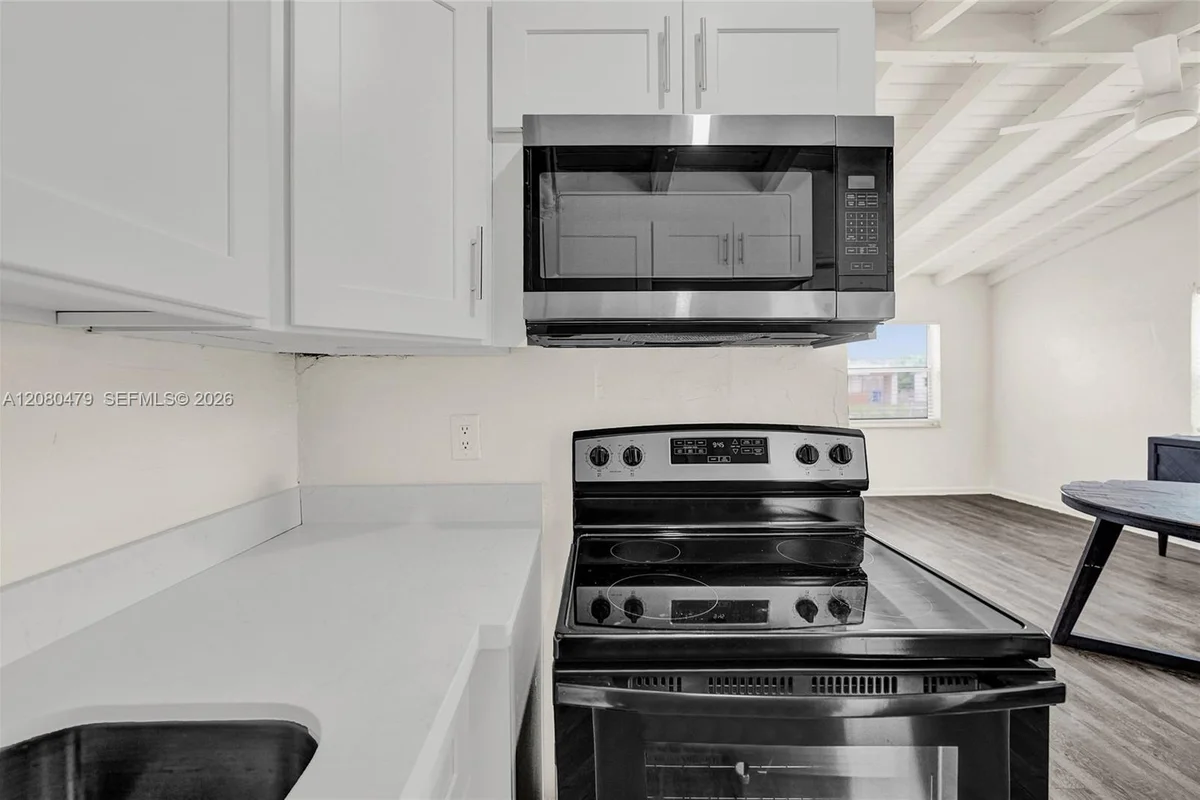 1843 Lauderdale Manor Dr, Fort Lauderdale: photo 1 of 33