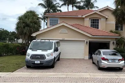 House in Greenacres: photo 1 of 1