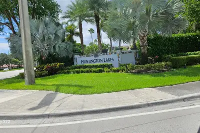 7185 Huntington Ln, Delray Beach: photo 1 of 6