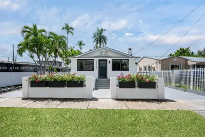 2228 SW 2nd St, Miami: photo 1 of 44