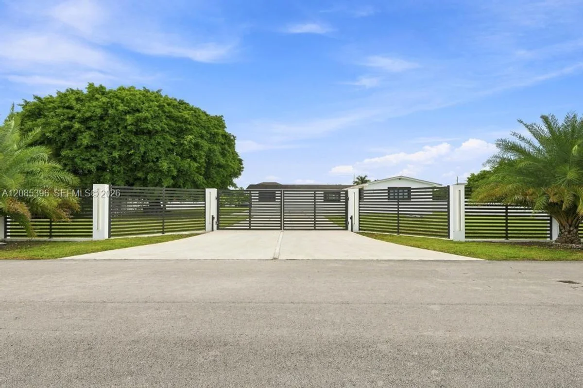 100 NW 120th Ave, Miami: photo 1 of 49