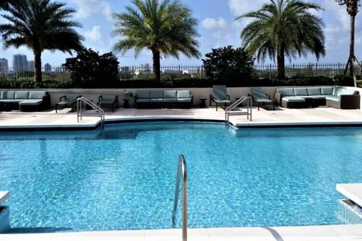 3000 Coral Way #707, Miami: photo 1 of 18