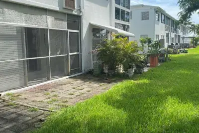 50 NW 204th St #8, Miami Gardens: photo 1 of 21