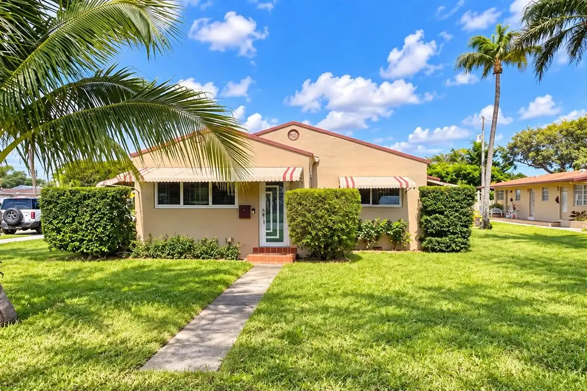 2347 Harding St, Hollywood: photo 1 of 12
