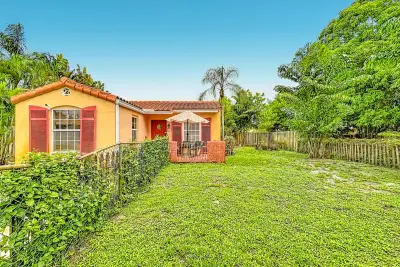 427 37th St, West Palm Beach: photo 1 of 41