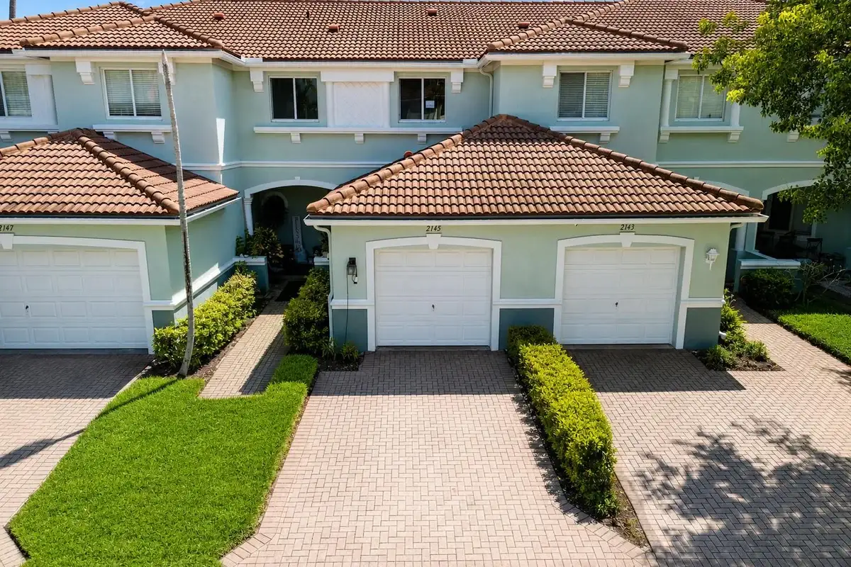 2145 Oakmont Dr, Riviera Beach: photo 1 of 28