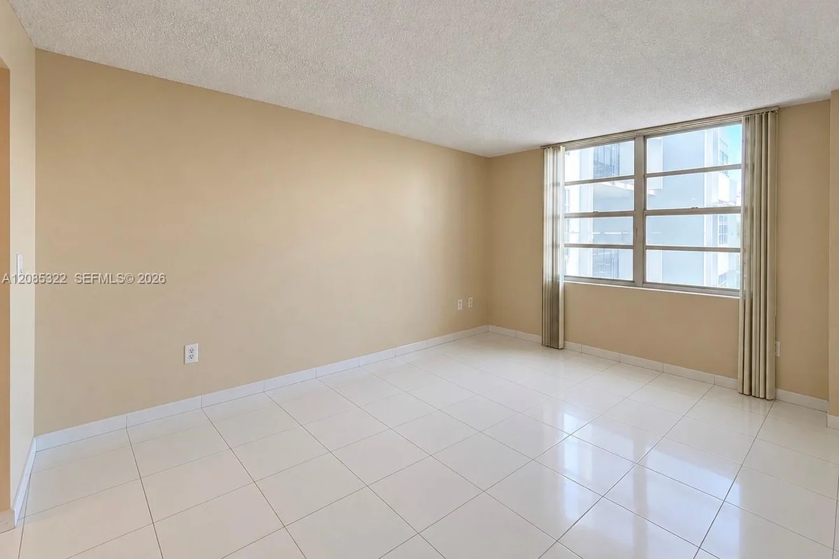 2750 NE 183rd St #601, Aventura: photo 1 of 4