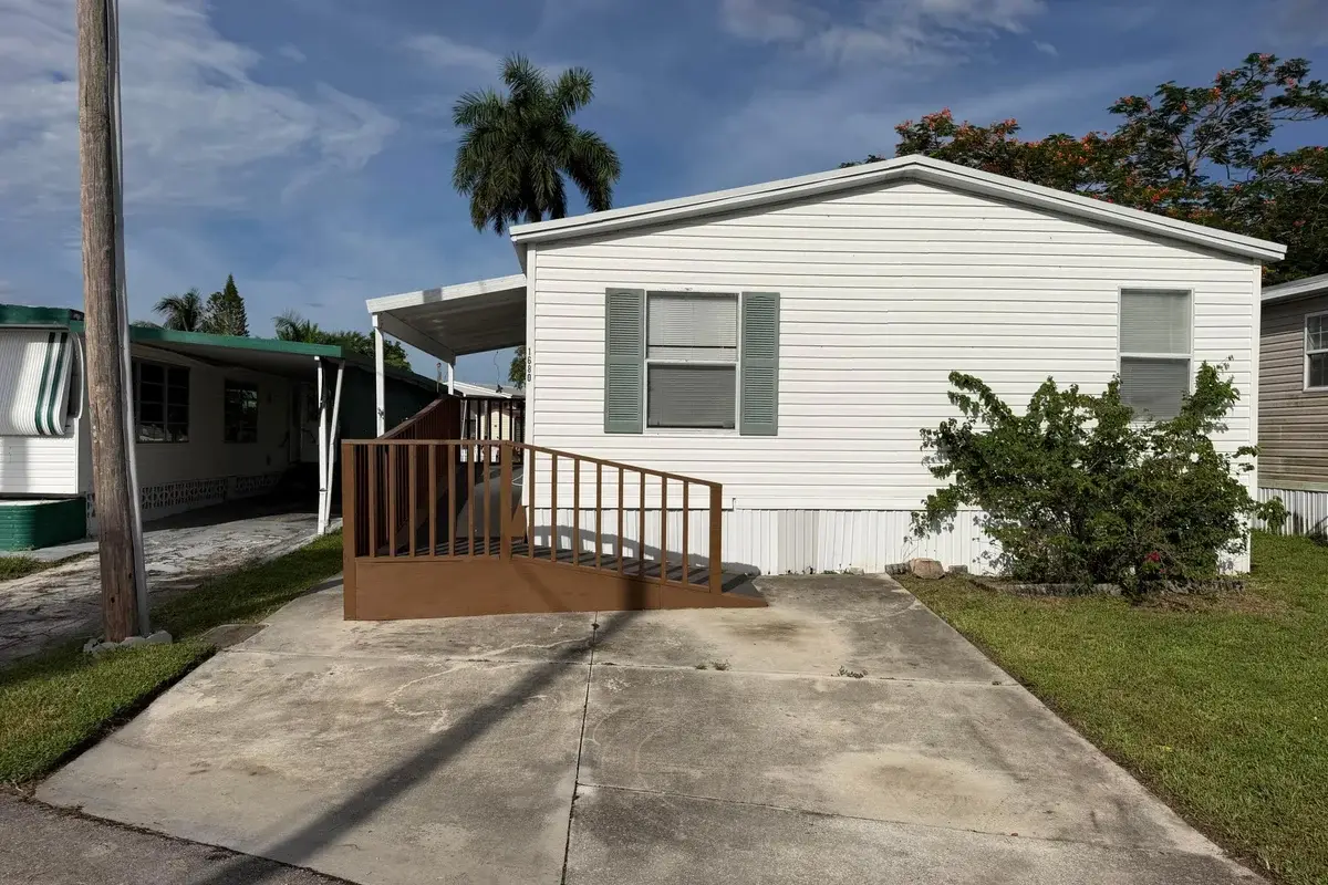 1680 SW 85th Ave, Davie: photo 1 of 10
