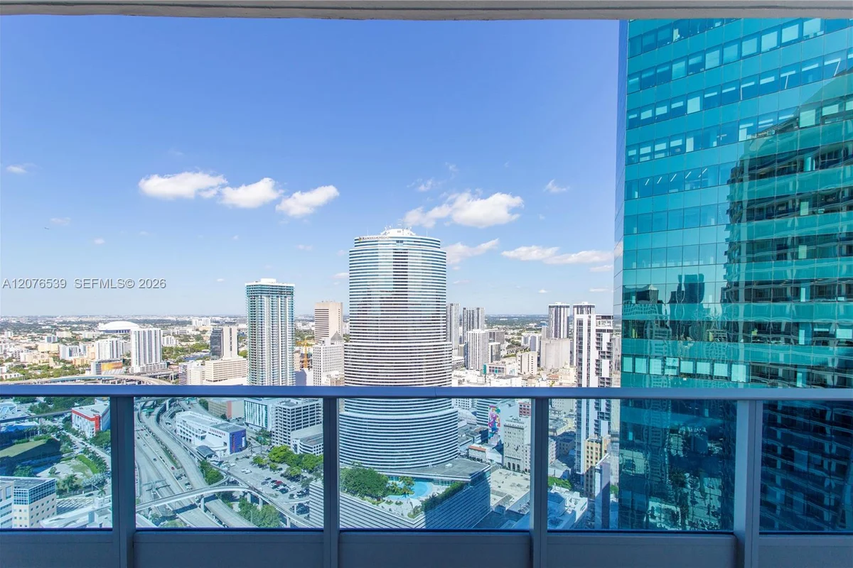200 Biscayne Blvd Way #4512, Miami: photo 1 of 21